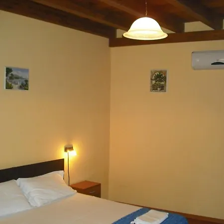 Night And Day Semesterbostad